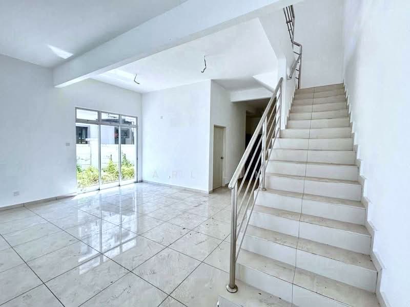 Cluster House for Sale in Taman Kempas Utama (Tebrau) - Karl Lim - Living Room - PropertyGuru.com.my