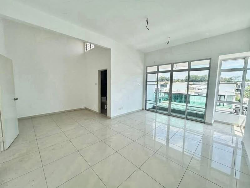 Cluster House for Sale in Taman Kempas Utama (Tebrau) - Karl Lim - Living Room - PropertyGuru.com.my