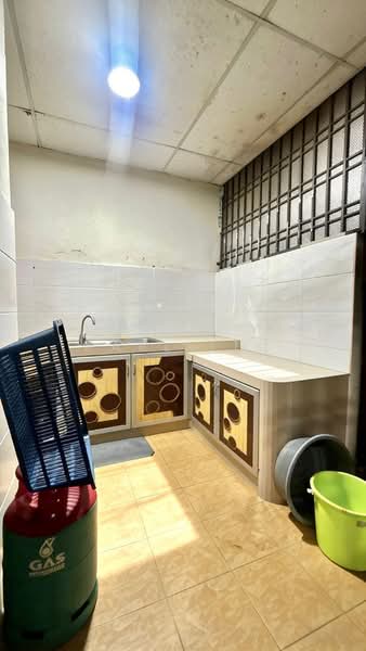 2-storey Terraced House for Sale in Taman Desa Cemerlang (Ulu Tiram) - Karl Lim - Kitchen - PropertyGuru.com.my