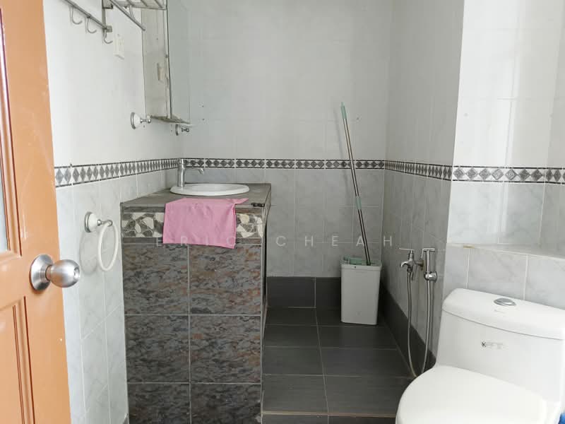 2-storey Terraced House for Sale in Usj 13 (Subang Jaya) - Eric Cheah - Bathroom - PropertyGuru.com.my