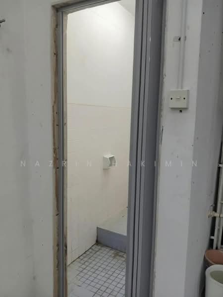 Terrace Factory for Sale in Taman Rasa Utama (Batang Kali) - Nazrin Hakimin - Bathroom - PropertyGuru.com.my