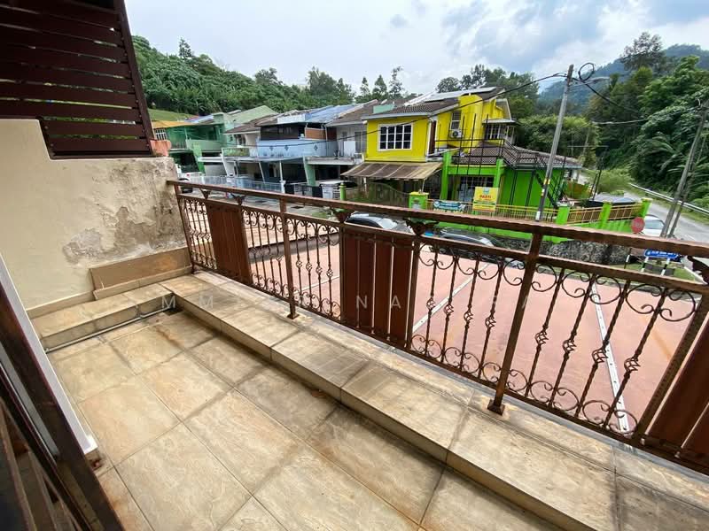 Rumah Teres 2-Tingkat untuk Dijual di Ampang (Selangor) - Ammeer Nadzrai - Balcony - PropertyGuru.com.my