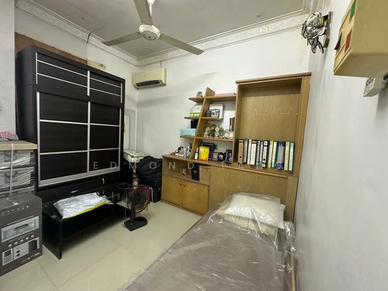 2-storey Terraced House for Sale in Taman Skudai Baru (Skudai) - Edmond Tang - Bedroom - PropertyGuru.com.my