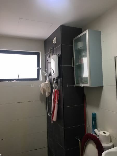 Kondominium untuk Disewa di Oasis 1 - Nyco Lim - Bathroom - PropertyGuru.com.my
