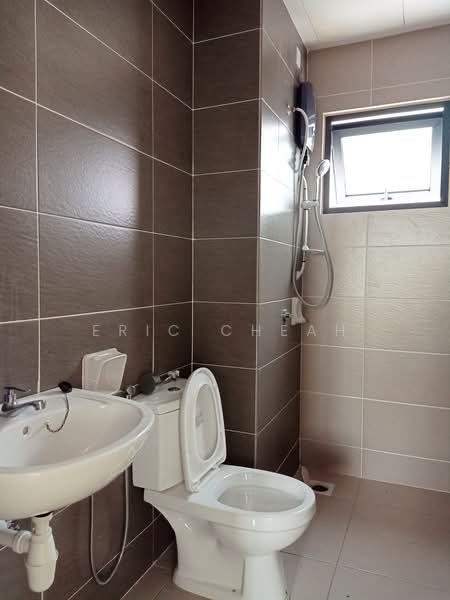 Kondominium untuk Disewa di Skyvilla @ D'Island - Eric Cheah - Bathroom - PropertyGuru.com.my