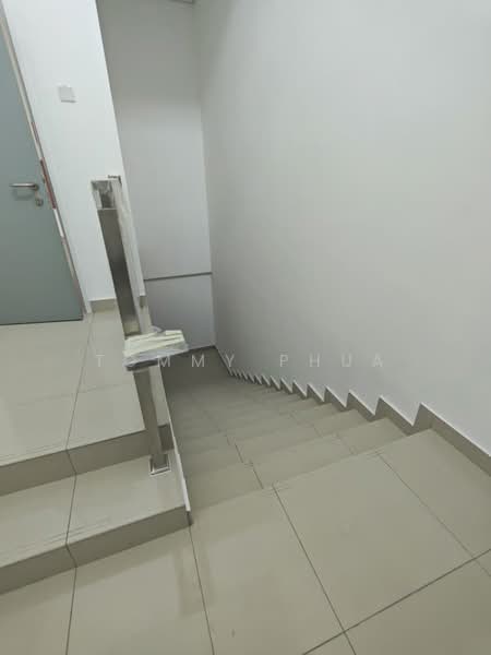Kilang untuk Disewa di Taman Desa Cemerlang (Ulu Tiram) - Tommy Phua - Corridor - PropertyGuru.com.my