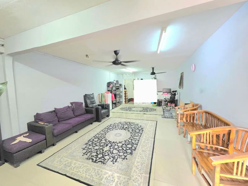 Rumah Teres 2-Tingkat untuk Dijual di Seksyen 18 (Shah Alam) - Ammeer Nadzrai - Living Room - PropertyGuru.com.my