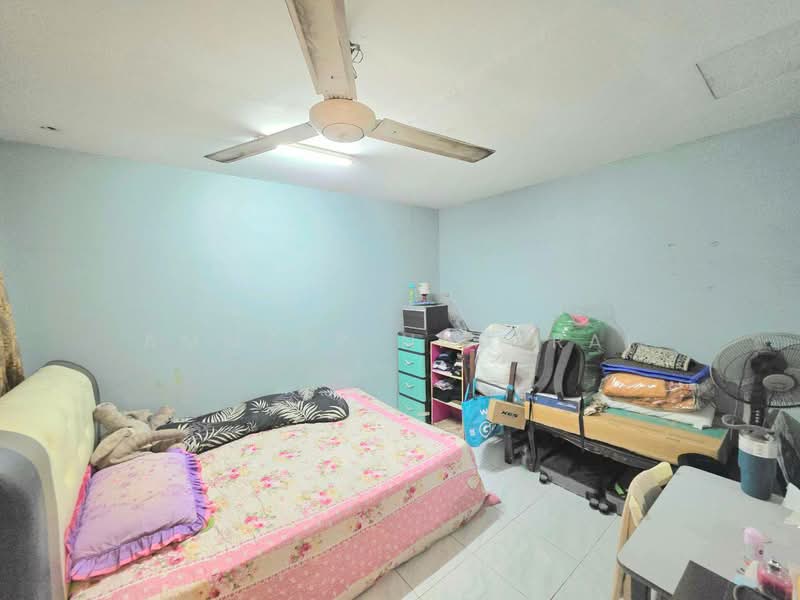 Rumah Teres 2-Tingkat untuk Dijual di Seksyen 18 (Shah Alam) - Ammeer Nadzrai - Bedroom - PropertyGuru.com.my