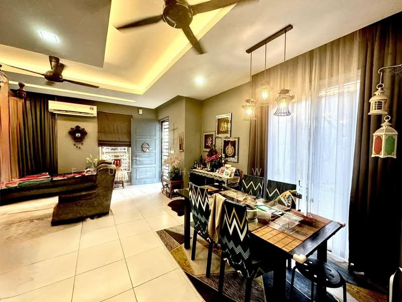 Rumah Berkembar untuk Dijual di Shah Alam (Selangor) - Fauziah Nawawi - Living Room - PropertyGuru.com.my