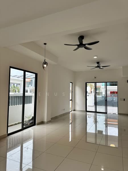 Rumah Teres 2 Tingkat untuk Disewa di Telok Panglima Garang (Selangor) - Venus Sim - Living Room - PropertyGuru.com.my