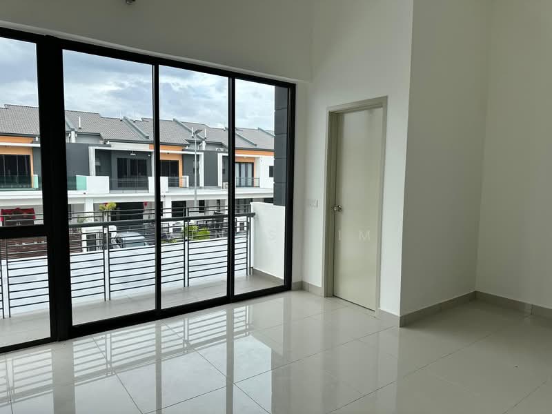 Rumah Teres 2 Tingkat untuk Disewa di Telok Panglima Garang (Selangor) - Venus Sim - Balcony - PropertyGuru.com.my