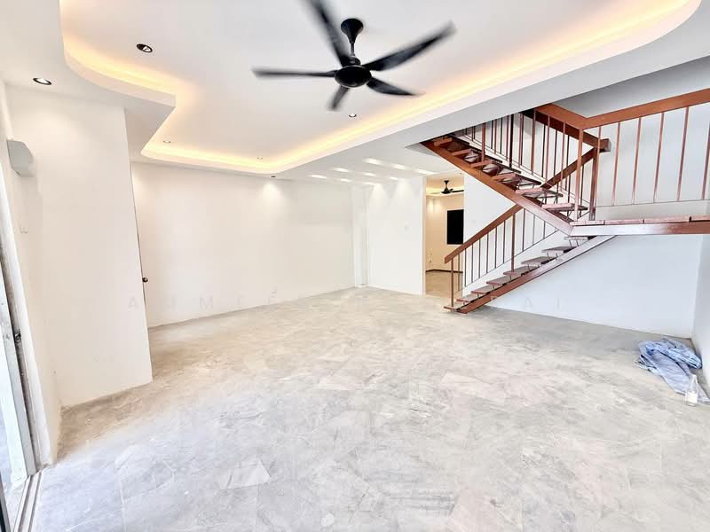 Rumah Teres 2-Tingkat untuk Dijual di Taman Puchong Indah (Puchong) - Ammeer Nadzrai - Living Room - PropertyGuru.com.my