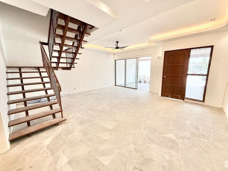 Rumah Teres 2-Tingkat untuk Dijual di Taman Puchong Indah (Puchong) - Ammeer Nadzrai - Living Room - PropertyGuru.com.my