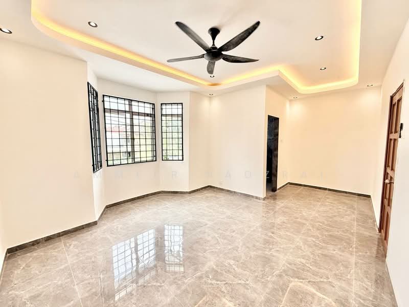 Rumah Teres 2-Tingkat untuk Dijual di Taman Puchong Indah (Puchong) - Ammeer Nadzrai - Living Room - PropertyGuru.com.my