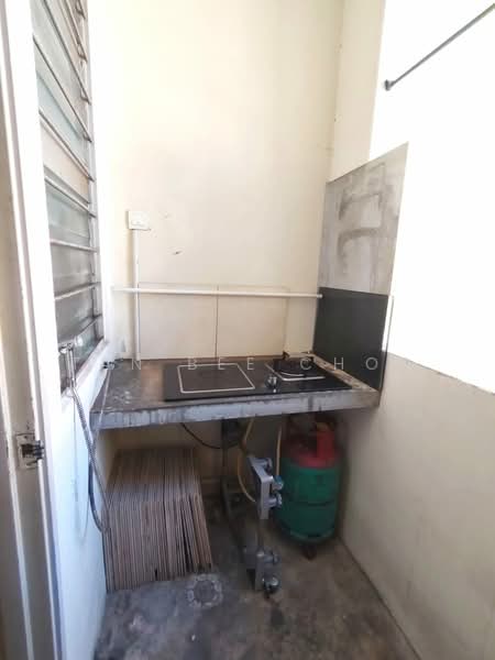 Pangsapuri untuk Dijual di Baiduri Court Apartment - Tan Bee Choo - Kitchen - PropertyGuru.com.my