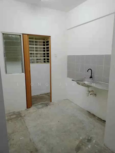 Flat for Sale at Taman Ria - Leong Jekxin - Kitchen - PropertyGuru.com.my