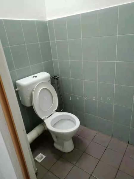 Flat for Sale at Taman Ria - Leong Jekxin - Bathroom - PropertyGuru.com.my