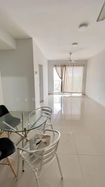 Servis Apartment untuk Dijual di Maxim Residences - Danilo Lim - Living Room - PropertyGuru.com.my