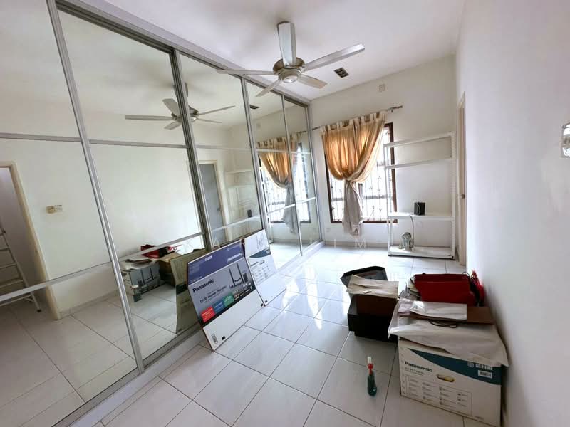 Rumah Teres 2 Tingkat untuk Dijual di Setia Tropika (Johor Bahru) - Karl Lim - Bedroom - PropertyGuru.com.my