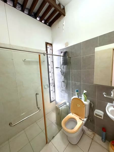Rumah Teres 2 Tingkat untuk Dijual di Setia Tropika (Johor Bahru) - Karl Lim - Bathroom - PropertyGuru.com.my