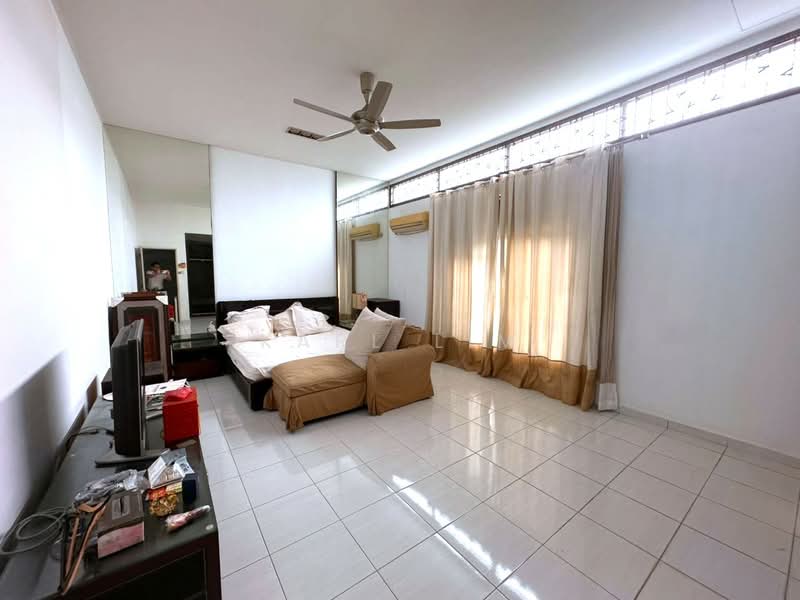 Rumah Teres 2 Tingkat untuk Dijual di Setia Tropika (Johor Bahru) - Karl Lim - Bedroom - PropertyGuru.com.my