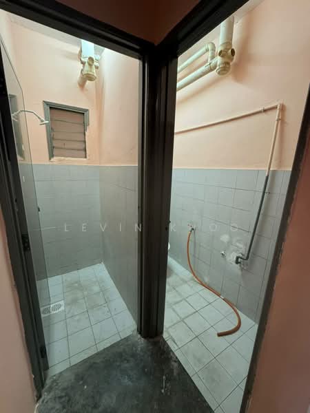 Flat for Rent at Bandar Baru Kundang - Levin Khoo - Bathroom - PropertyGuru.com.my
