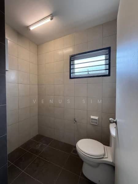 Rumah Teres 2 Tingkat untuk Disewa di Bandar Rimbayu (Telok Panglima Garang) - Venus Sim - Bathroom - PropertyGuru.com.my