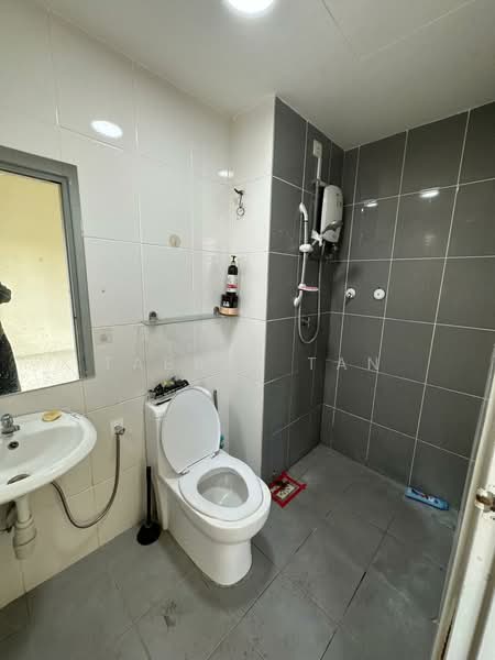 Condominium for Sale at Imperial Residence - Tabber Tan - Bathroom - PropertyGuru.com.my