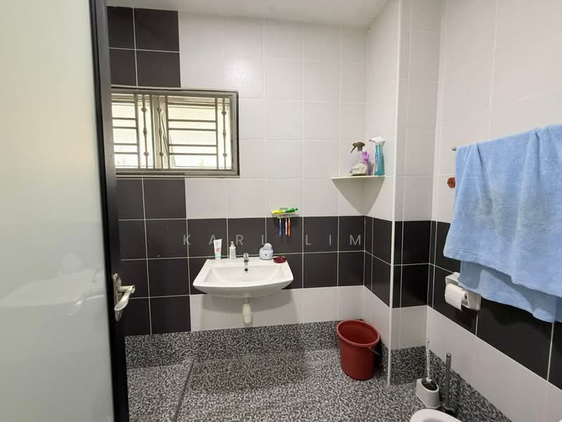 2-storey Terraced House for Sale in Nusantara Prima (Gelang Patah) - Karl Lim - Bathroom - PropertyGuru.com.my