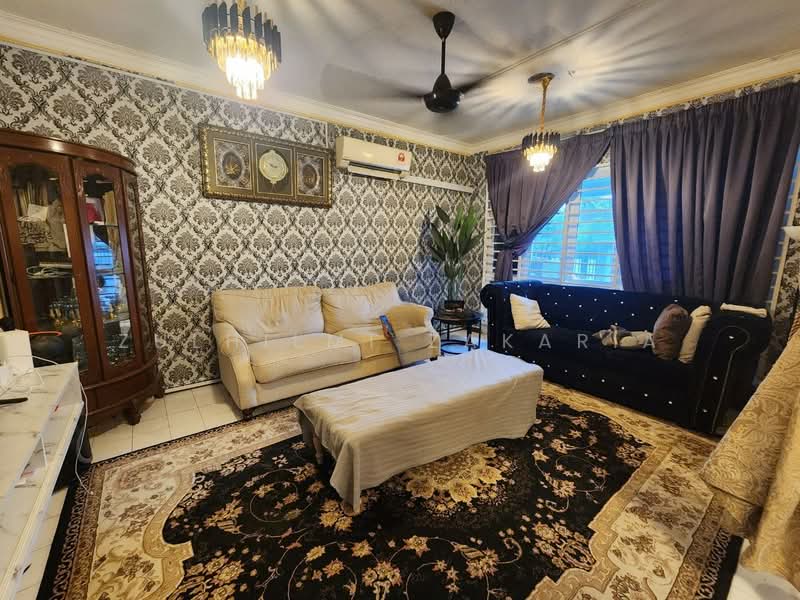 Rumah Teres 2 Tingkat untuk Dijual di Seksyen 19 (Shah Alam) - Zulhilmi Zakaria - Living Room - PropertyGuru.com.my