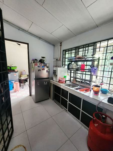 Rumah Teres 2 Tingkat untuk Dijual di Seksyen 19 (Shah Alam) - Zulhilmi Zakaria - Kitchen - PropertyGuru.com.my