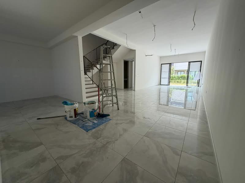 Terraced House for Sale in Taman Bukit Serdang (Seri Kembangan) - Kenny Lai - Living Room - PropertyGuru.com.my
