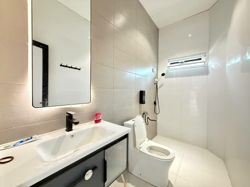 Bungalow for Sale in Kajang (Selangor) - Isfarizal fazz - Bathroom - PropertyGuru.com.my