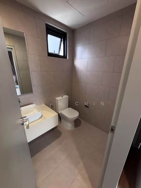 Servis Apartment untuk Disewa di Melawati : Park One - Alan Chin - Bathroom - PropertyGuru.com.my