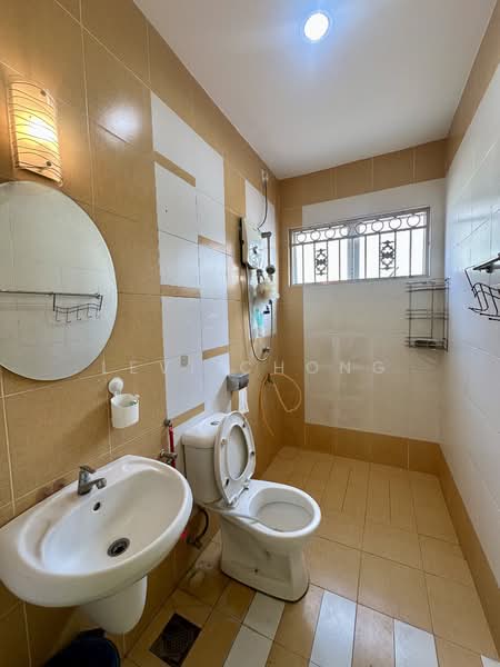 Semi-Detached House for Sale in Taman Sinfar (Ipoh) - Levi Chong - Bathroom - PropertyGuru.com.my