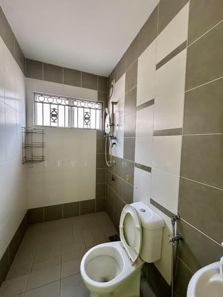 Semi-Detached House for Sale in Taman Sinfar (Ipoh) - Levi Chong - Bathroom - PropertyGuru.com.my