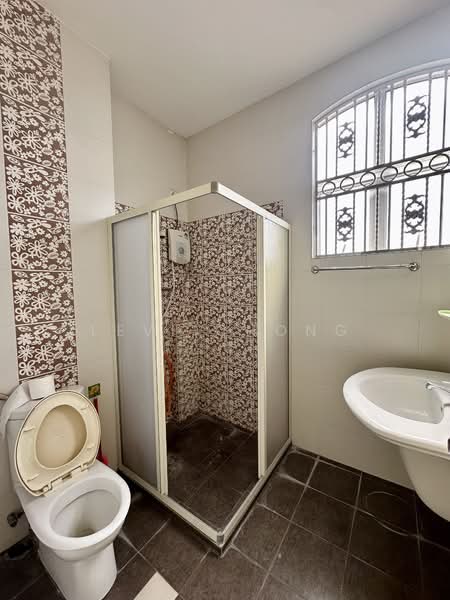 Semi-Detached House for Sale in Taman Sinfar (Ipoh) - Levi Chong - Bathroom - PropertyGuru.com.my