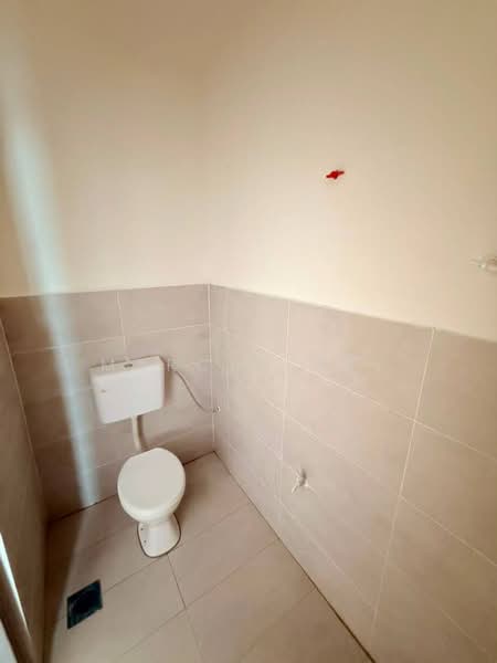 Rumah Teres 2 Tingkat untuk Dijual di Taman Desa Kluang (Kluang) - Marcus Tey - Bathroom - PropertyGuru.com.my