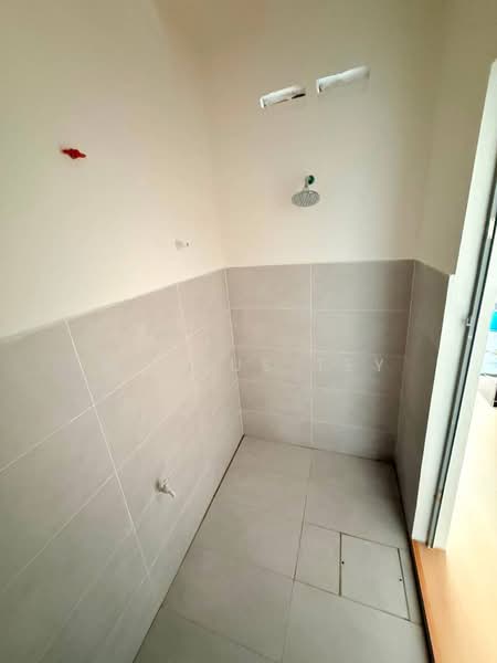Rumah Teres 2 Tingkat untuk Dijual di Taman Desa Kluang (Kluang) - Marcus Tey - Bathroom - PropertyGuru.com.my