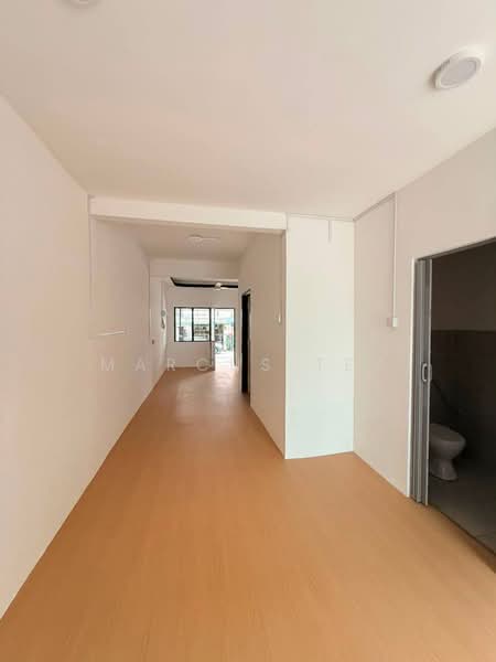 Rumah Teres 2 Tingkat untuk Dijual di Taman Desa Kluang (Kluang) - Marcus Tey - Corridor - PropertyGuru.com.my
