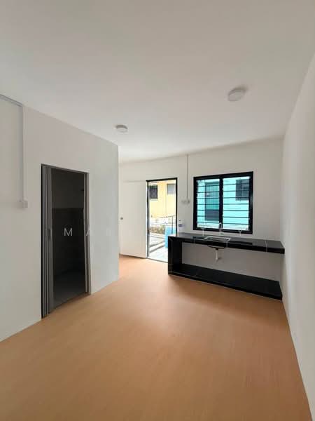 Rumah Teres 2 Tingkat untuk Dijual di Taman Desa Kluang (Kluang) - Marcus Tey - Kitchen - PropertyGuru.com.my