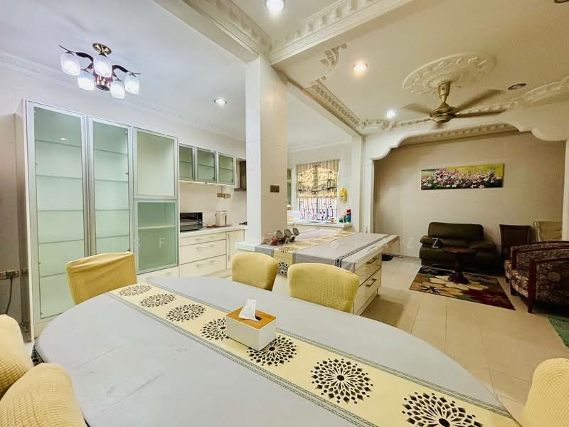 Rumah Berkembar untuk Dijual di D'Kayangan (Shah Alam) - Isfarizal fazz - Dining Room - PropertyGuru.com.my