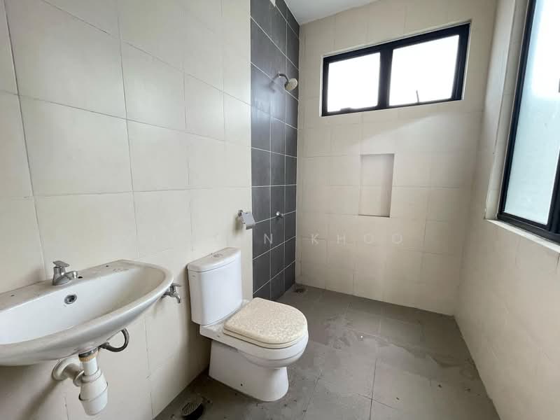 3-storey Terraced House for Sale in Rawang (Selangor) - Evelyn Khoo - Bathroom - PropertyGuru.com.my