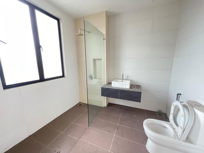 3-storey Terraced House for Sale in Rawang (Selangor) - Evelyn Khoo - Bathroom - PropertyGuru.com.my