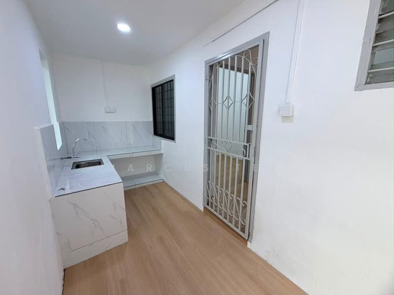 1-storey Terraced House for Sale in Taman Tangkak Jaya (Tangkak) - Marcus Tey - Kitchen - PropertyGuru.com.my
