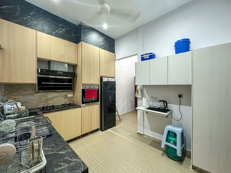 3-storey Terraced House for Sale in Taman Bukit Utama (Ulu Kelang) - Ali Idris - Kitchen - PropertyGuru.com.my