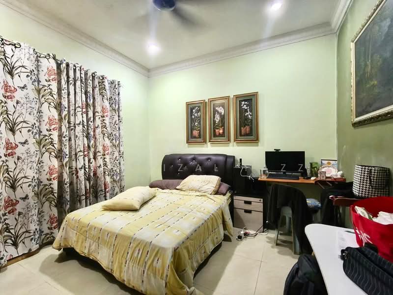 Bungalow for Sale in Kota Damansara (Selangor) - Isfarizal fazz - Bedroom - PropertyGuru.com.my
