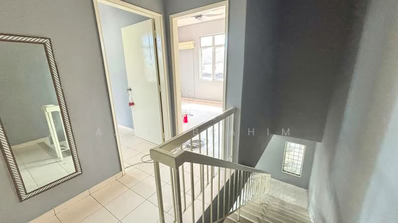 Rumah Teres 2 Tingkat untuk Dijual di Taman Semenyih Mewah (Semenyih) - Azli Ibrahim - Corridor - PropertyGuru.com.my