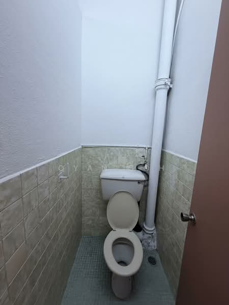 2-storey Terraced House for Rent in Island Glades (Jelutong) - Qyan Goh - Bathroom - PropertyGuru.com.my