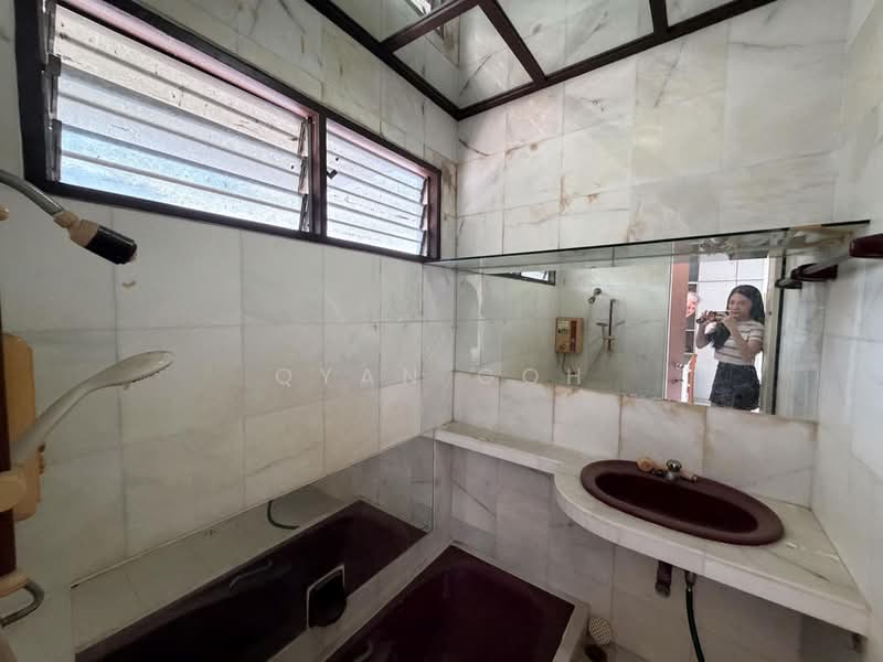 2-storey Terraced House for Rent in Island Glades (Jelutong) - Qyan Goh - Bathroom - PropertyGuru.com.my